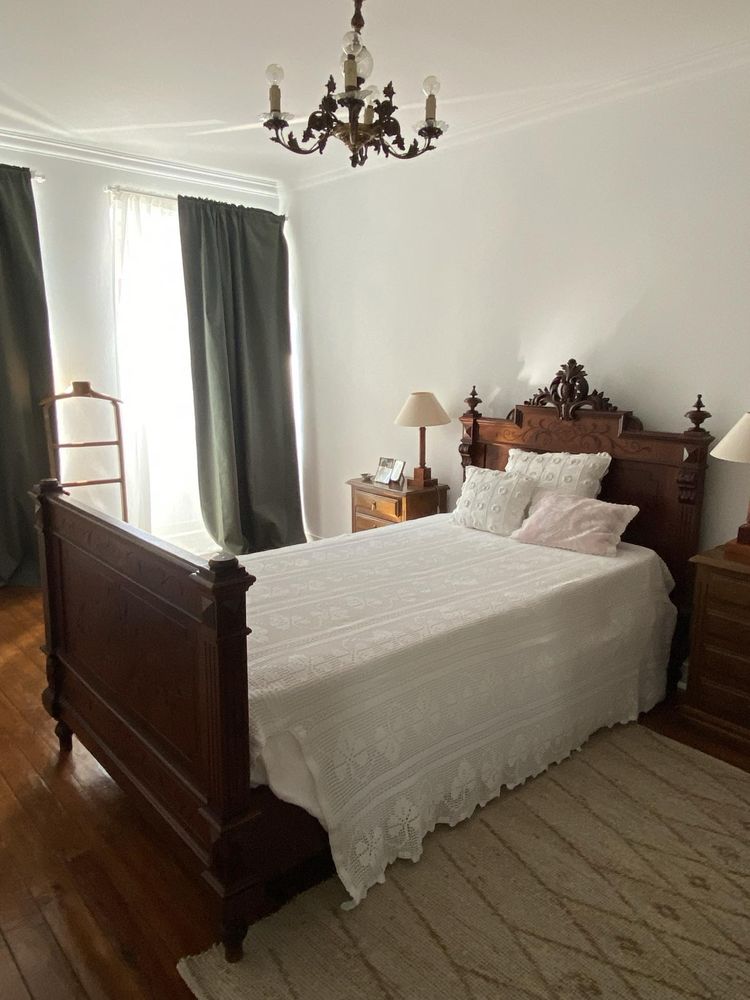 Cama antiga restaurada