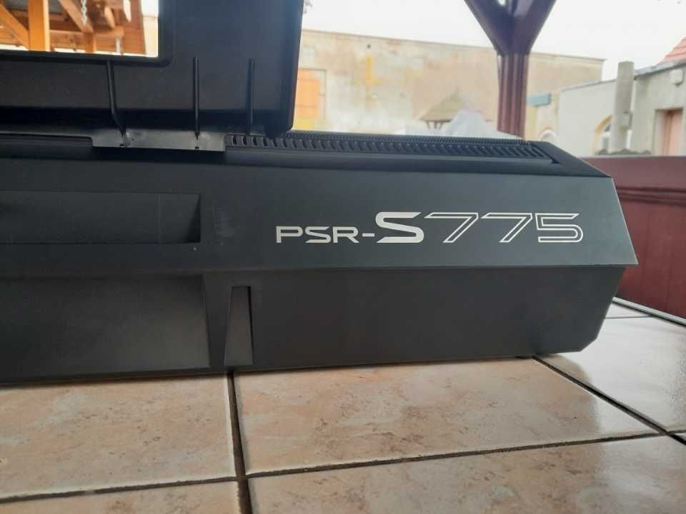 Yamaha PSR S775 Keyboard