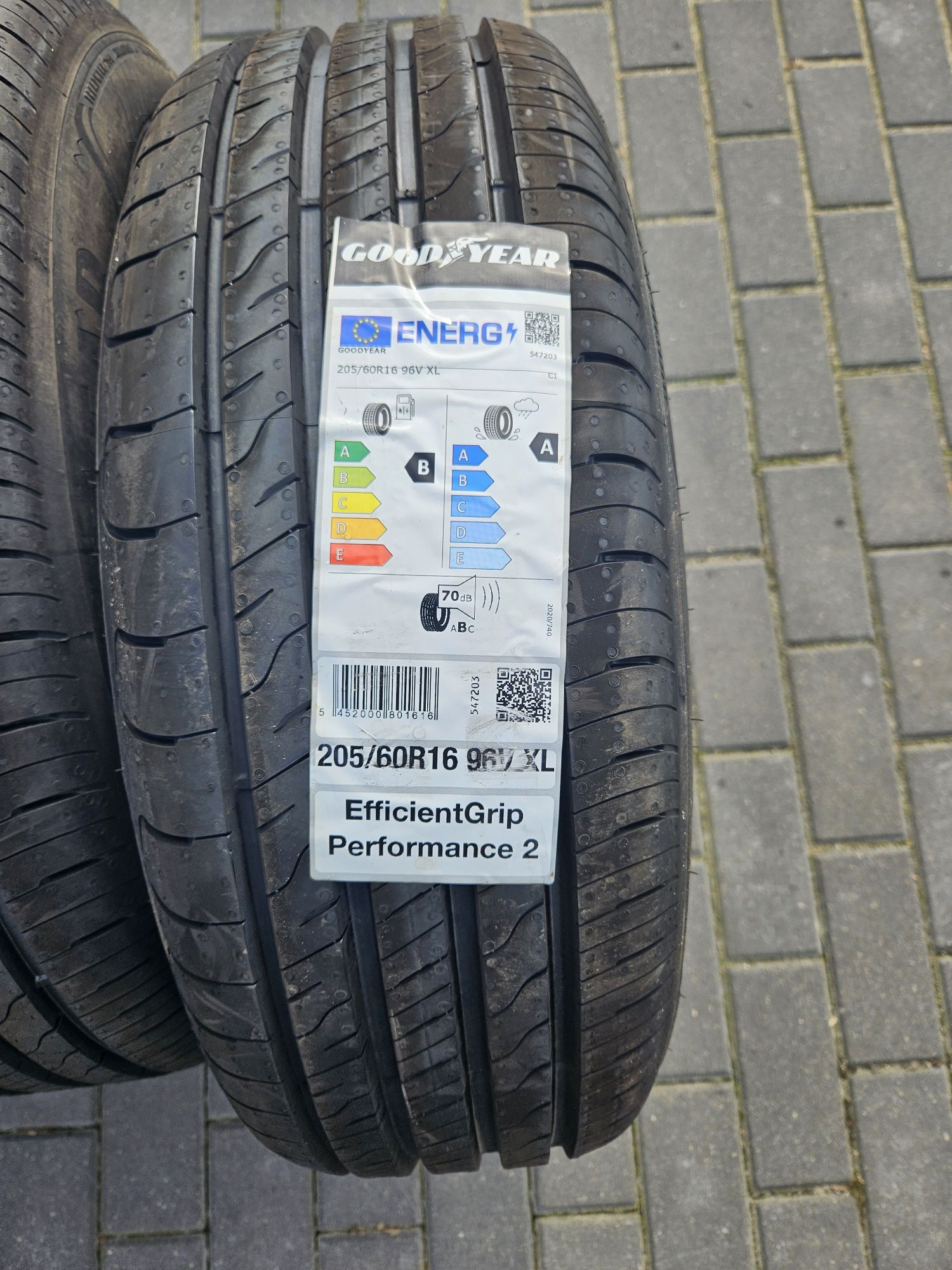 Opony Goodyear EfficientGrip Performance 2 205/60 R16 96V XL nowe