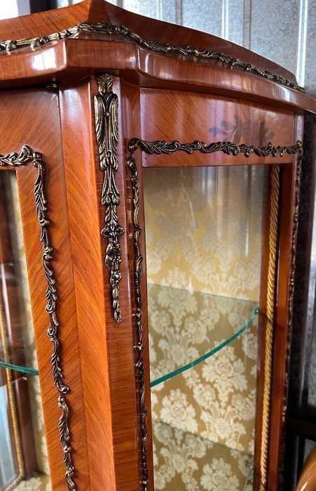 Włoska  oryginalna intarsjowana witryna