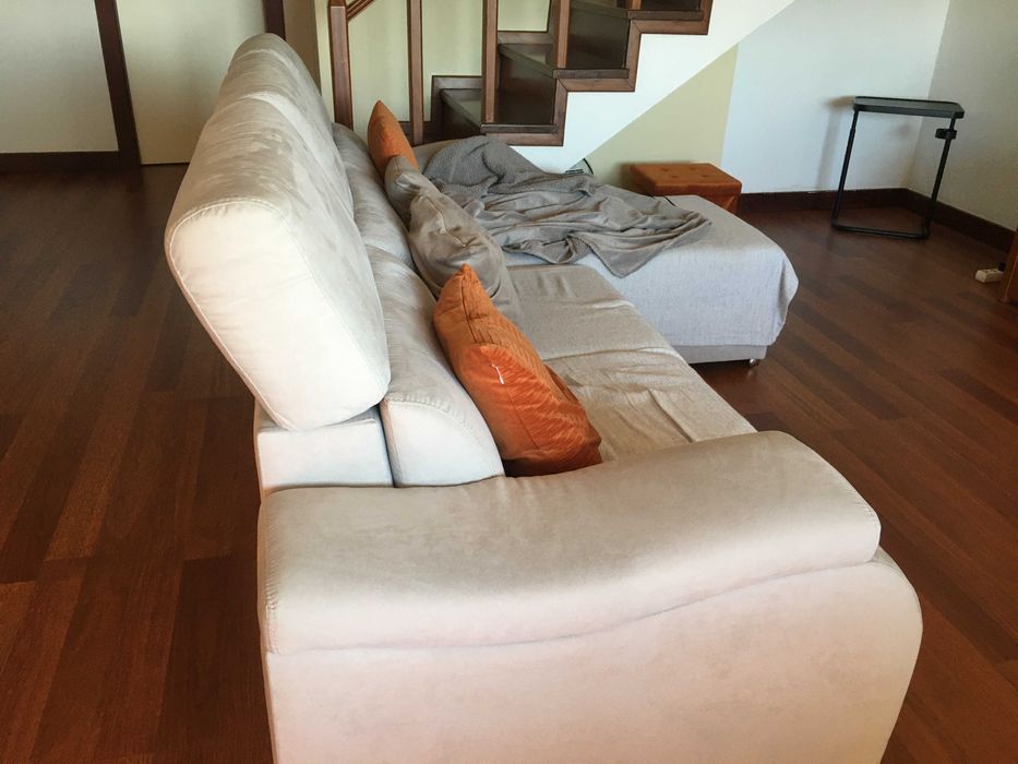 Sofá chaise long praticamente novo