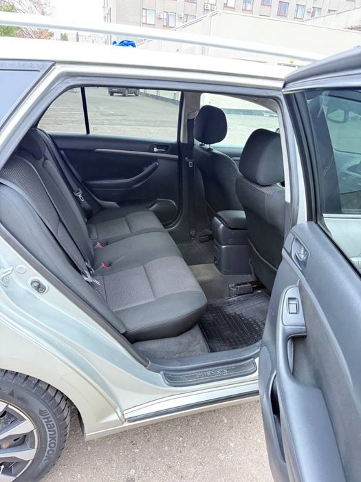 Toyota Avensis 2008р restayling 2,2d механіка 6ступка ідеальний стан