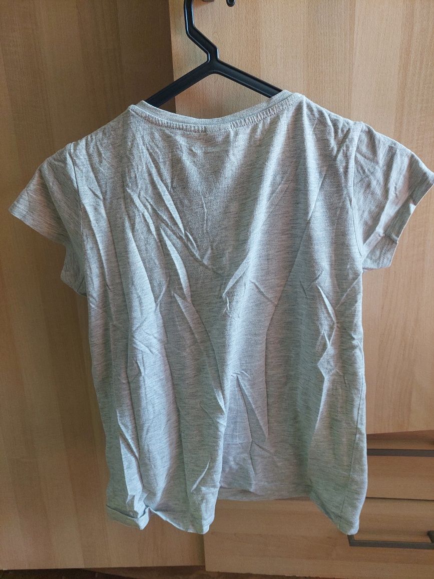 T-shirt com lantejoulas