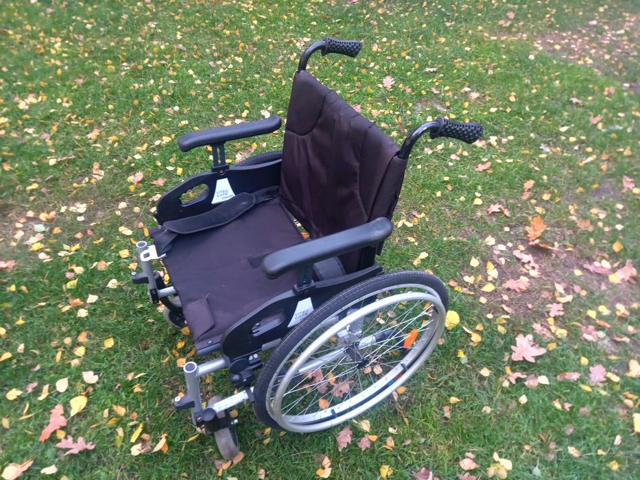Wózek inwalidzki firmy Vitea Care Premium