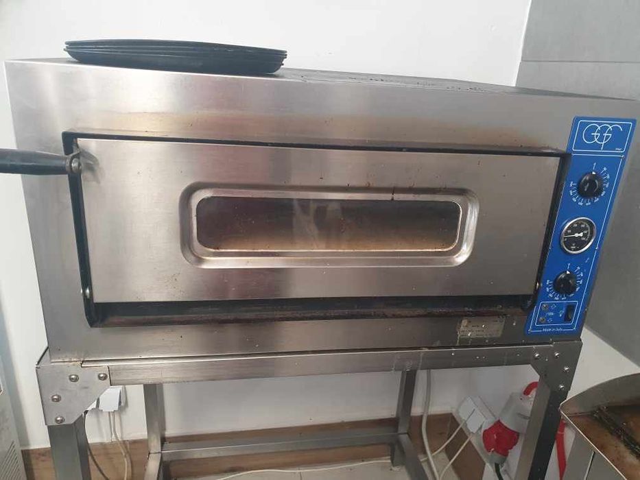 Zestaw Piec do pizzy z podstawą i lada chłodząca