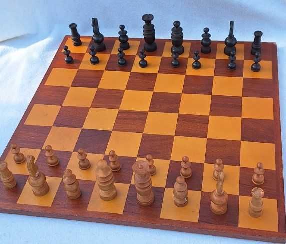 Jogo de Xadrez com quase 100 anos