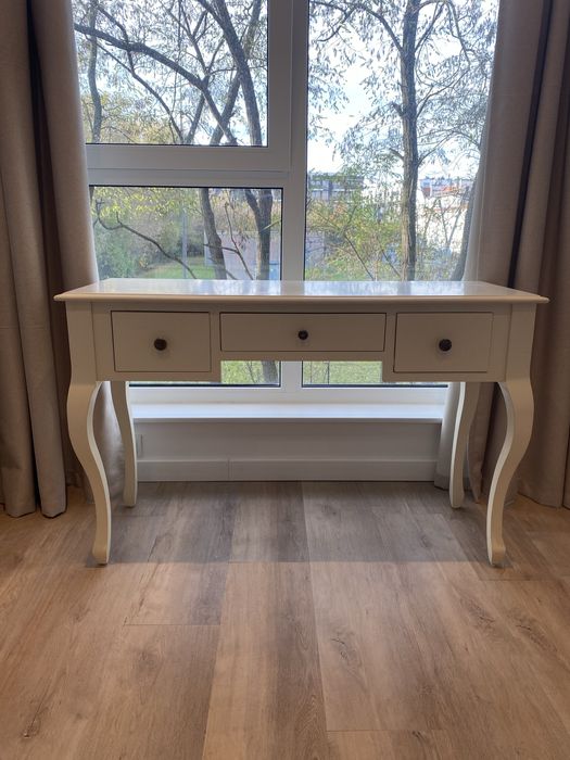 Piękna drewniana konsola