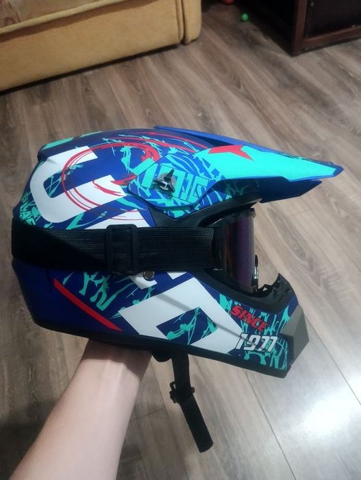 Продам ендуро шолом UFO 1977