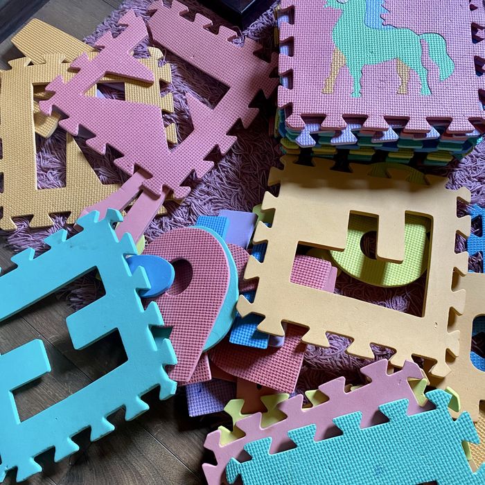 Puzzle piankowe duże literki i cyferki
