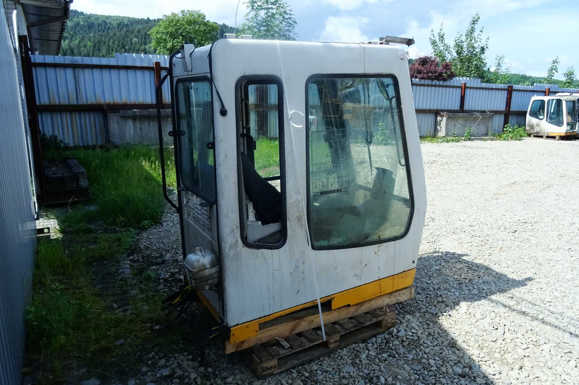 Kabina do koparki Liebherr R934B. R944. Cabin Liebherr