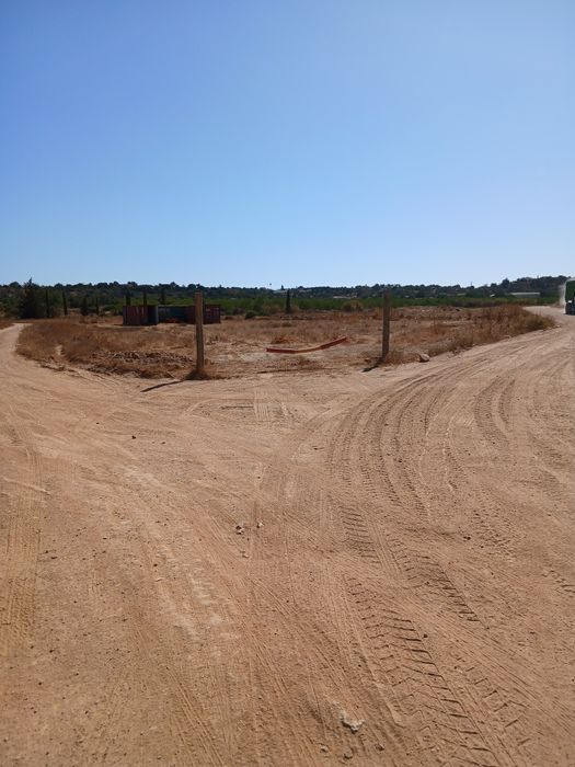 Vendo/alugo ou permuto terreno zona industrial de Algoz com 3contentor