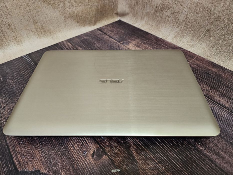 ASUS VivoBook X556UR (Core i5-6200U/8Gb/GeForce 930MX/SSD 1Tb/TN)