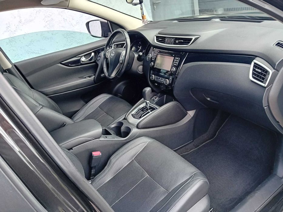 Nissan Qashqai 1.6 dci N-connecta c/auto ( pequeno sinistro )
