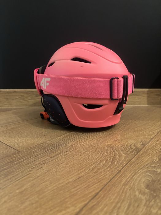 różowy kask narciarski M
