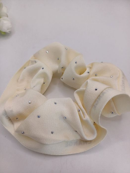 Kremowa gumka do włosów