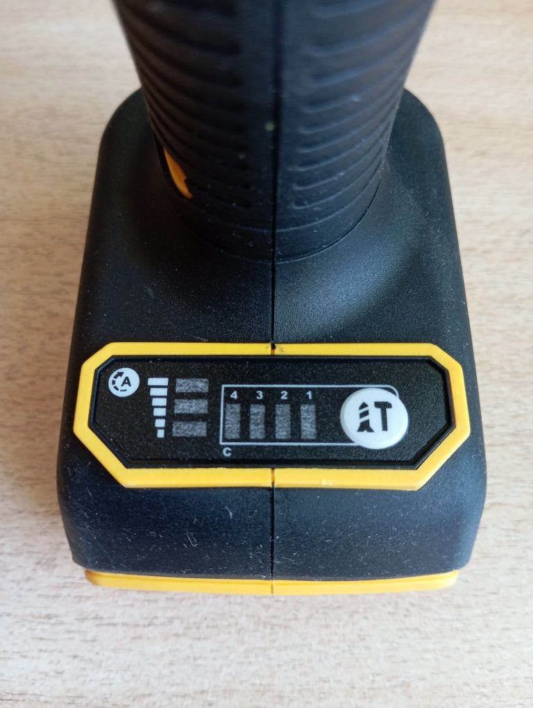 Ударний гайковерт DeWalt 922