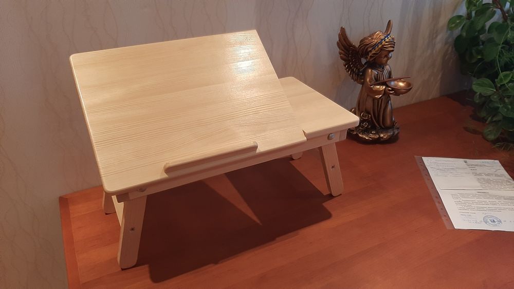 Столик з натурального дерева для ноутбука та сніданку у ліжку