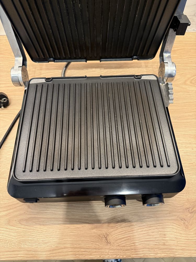 Grill elektryczny GÖTZE & JENSEN GL802X