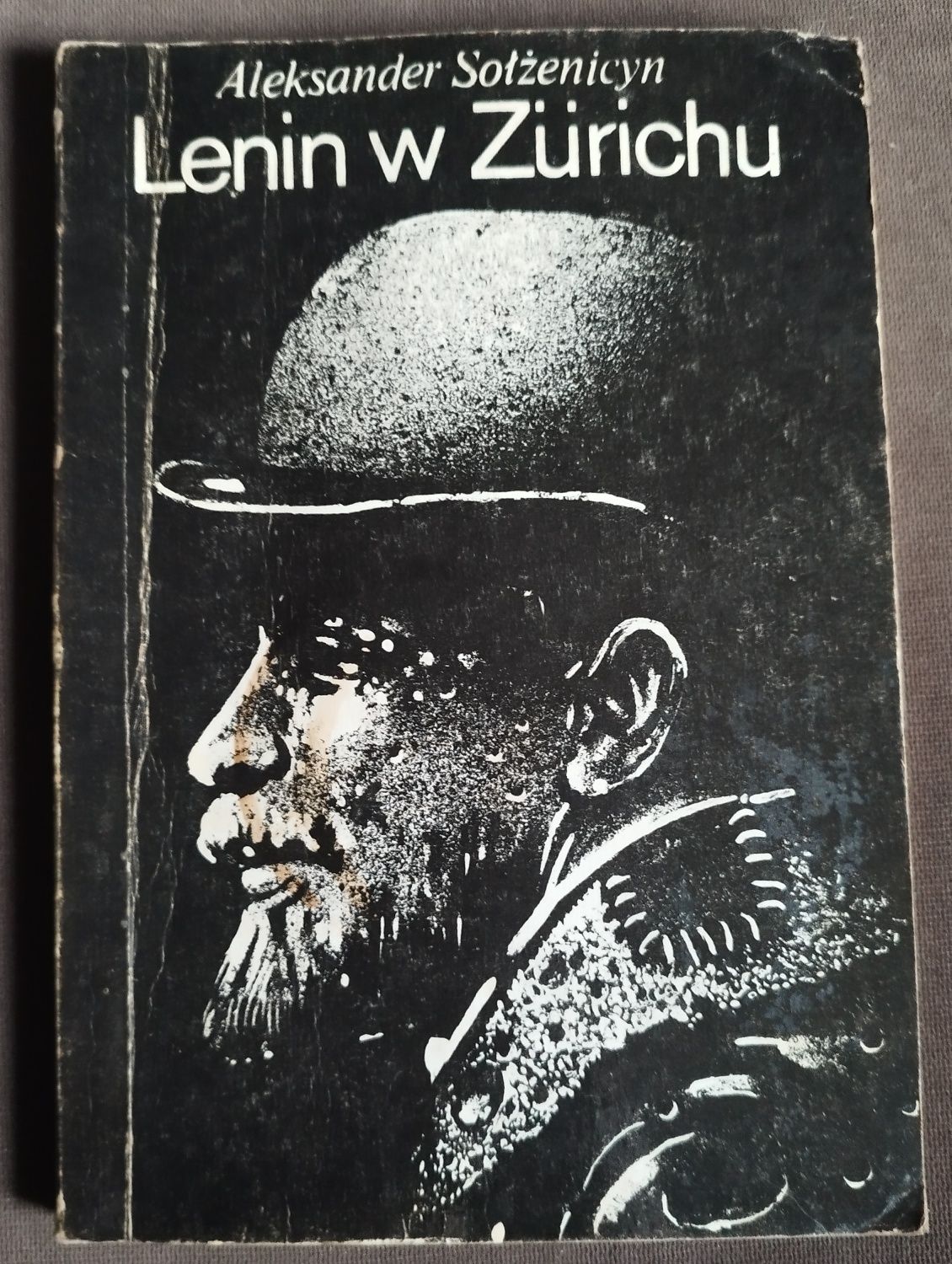 Aleksander Sołżenicyn, Lenin w Zurichu. Przełożył Paweł Herzog.