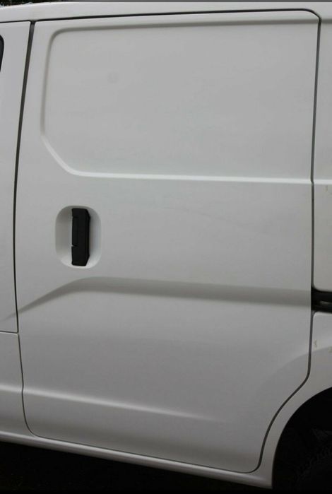 Nissan nv 200 двері, радіатор, рульова колонка.