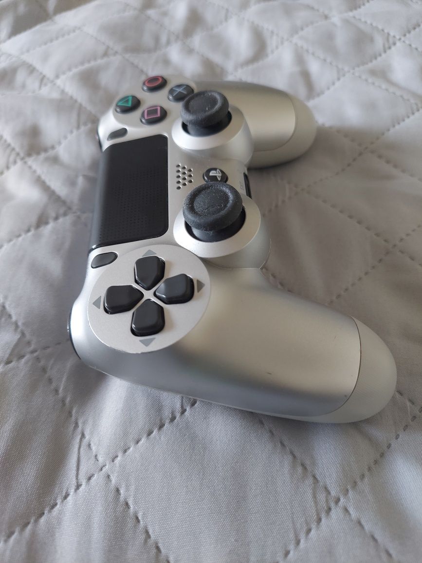 Pad Dualshock PS4 srebrny oruginał