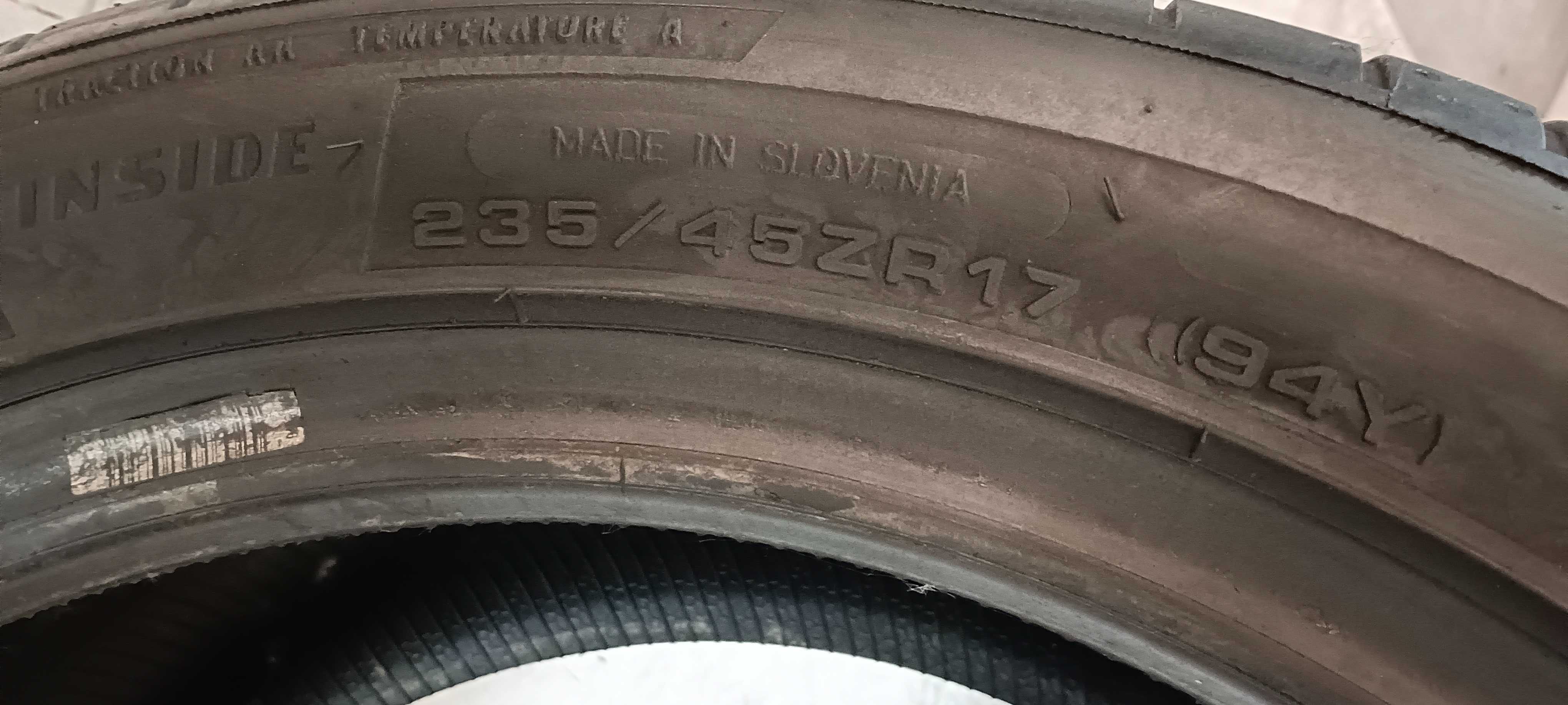 Szt 2570M Sztuka 235/45R17 94Y Dunlop Sport Maxx RT2 dot.4917