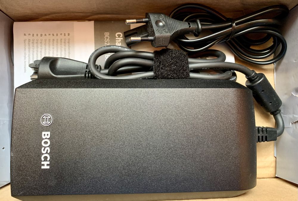 BOSCH Fast Charger 36V. 6A Nowa