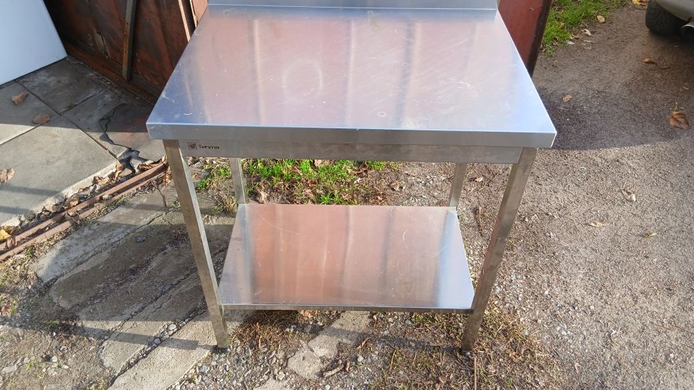 Столы,мойка ,из нержавейки.