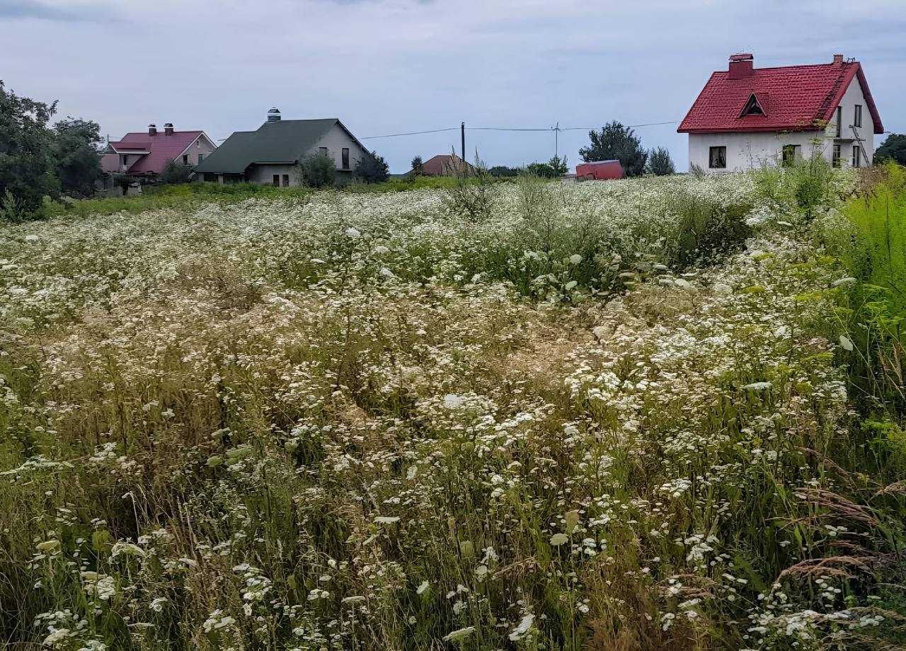 Продається земельна ділянка під будівництво 12 сотих.