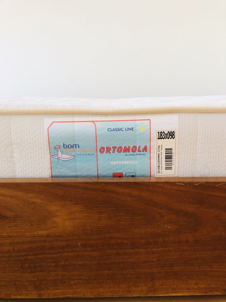 Cama Sommier de solteiro em madeira maciça com colchão