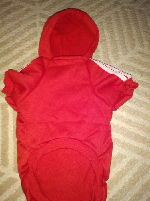 Roupa quente para cão preto e vermelho
