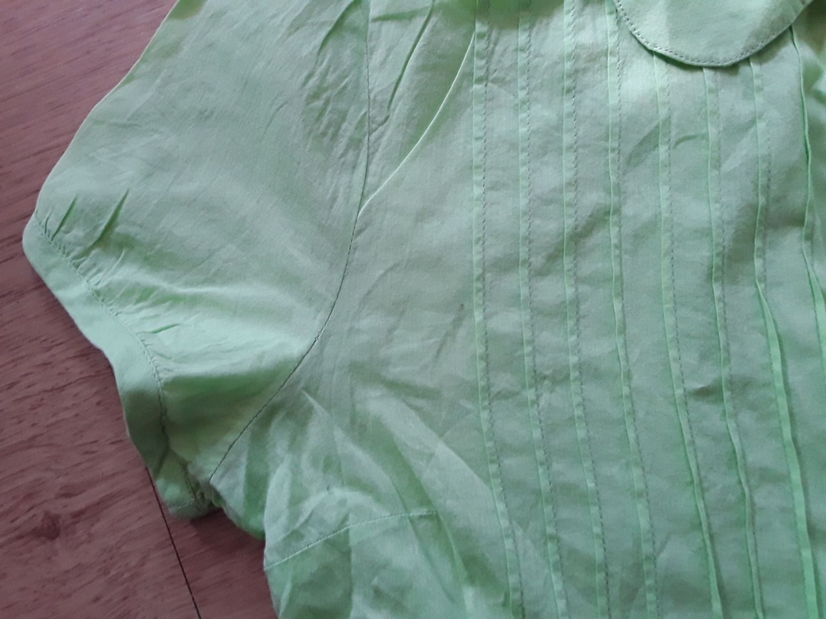 Camisa da Sfera tam. L em verde clarinho com detalhes vintage