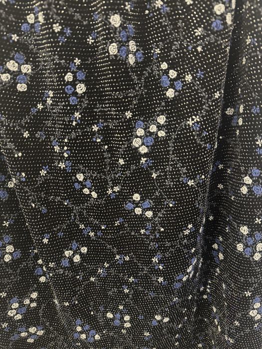 czarna dluga sukienka w cekiny