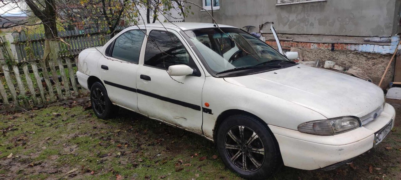 Продам машину Ford Mondeo mk1 седан