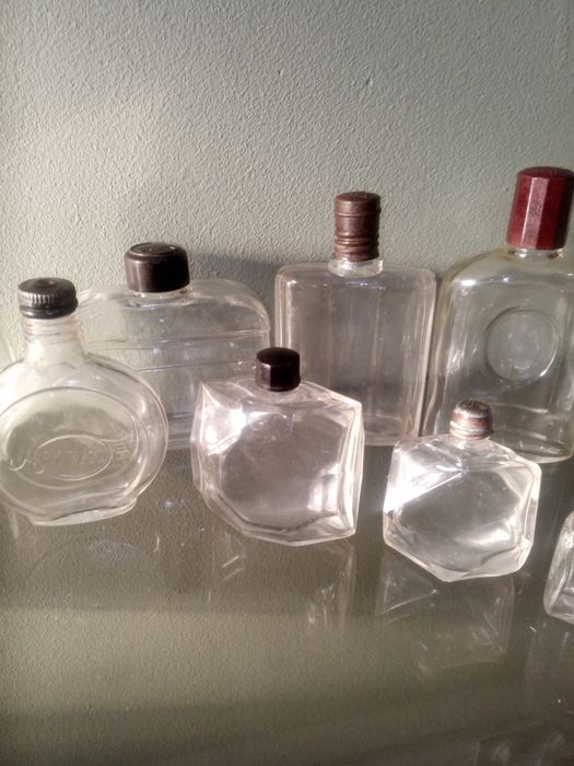 Stare buteleczki po perfumach-lata 20-30.