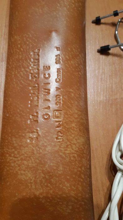 Lokówka elektryczna do włosów.