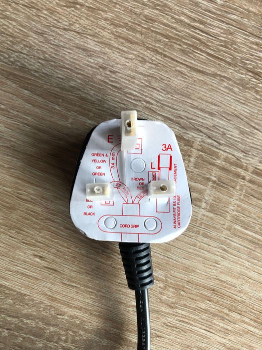Sprzedam czarny kabel zasilający 2 pin z końcówką brytyjska, nowy