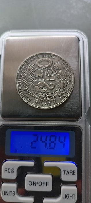 Продам серебряную монету