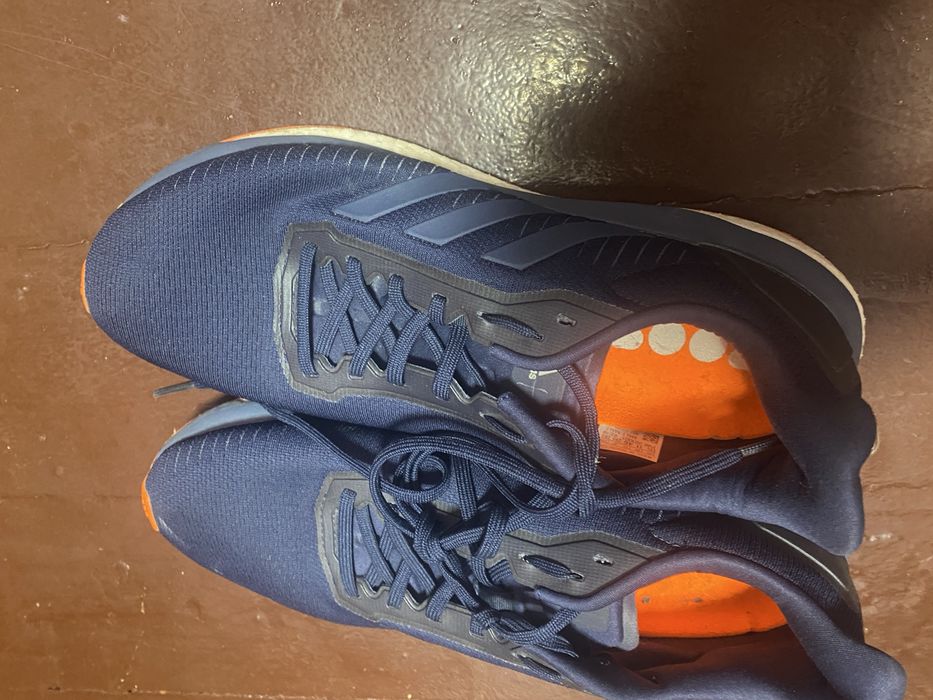 Кросівки в гарному стані