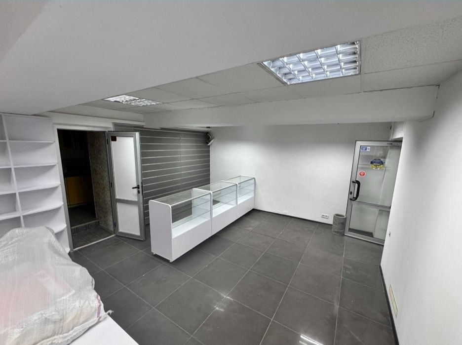 Соборная/Потемкинская фасадное помещения в цоколе 97м 55000$