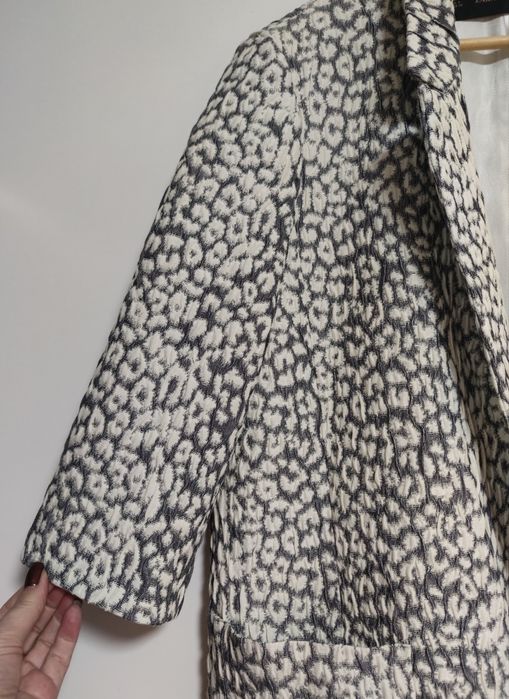 Красивий подовжений піджак від zara