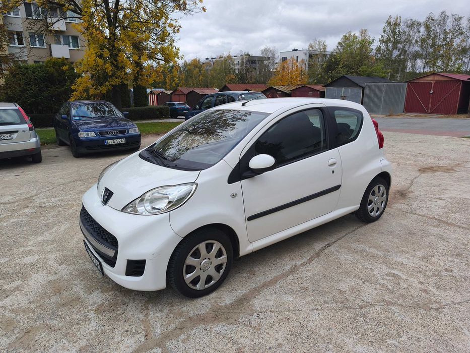 Peugeot 107. Małe oszczędne autko do miasta.
