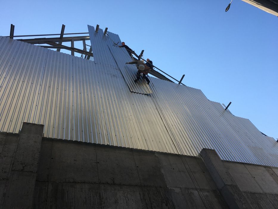 Кроем ангары и склады с профнастила, Высотные работы Промальп Николаев