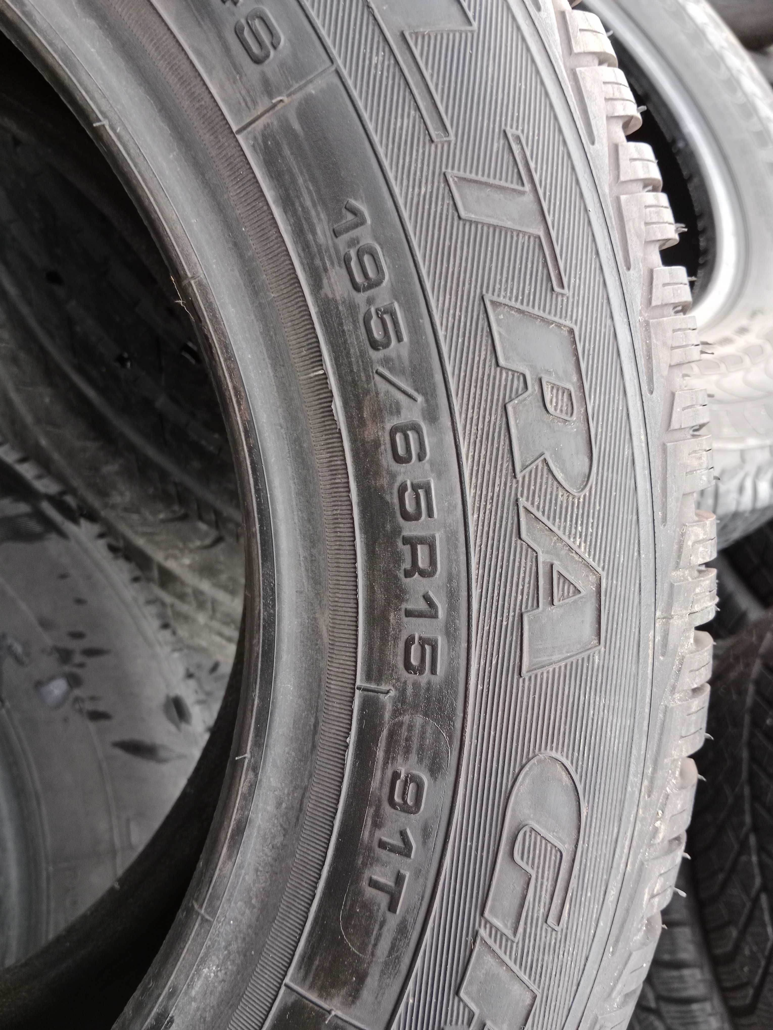 Opona używana zimowa 195/65R15 Goodyear Ultra Grip 6 1szt.