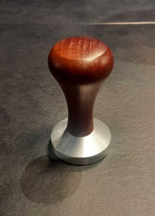 Tamper ubijak do kawy z drewnianą rączką 53 mm