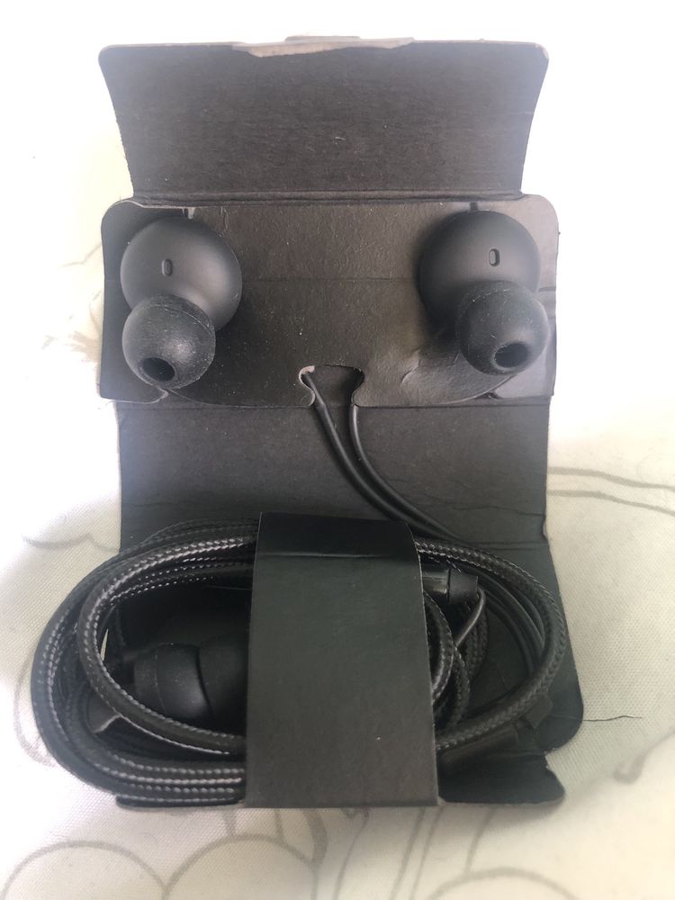 Słuchaweki przewodowe douszne typu akg na usb-C