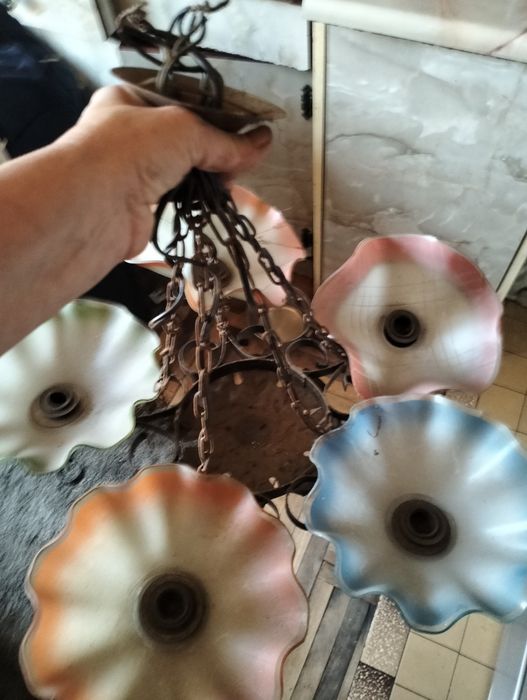 Sprzedam żyrandol. Z kolorowego szkła  z okresu prl