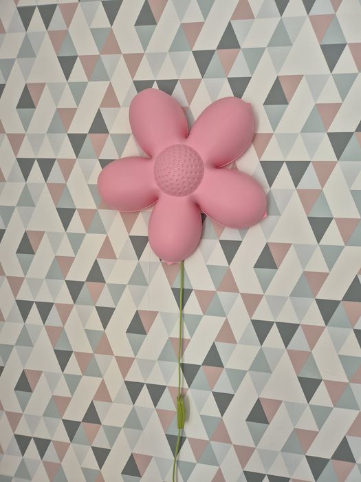Lampka do pokoju dziewczynki Ikea