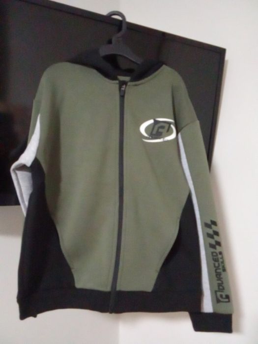 Новий дуже гарний та зручний спортивний костюм