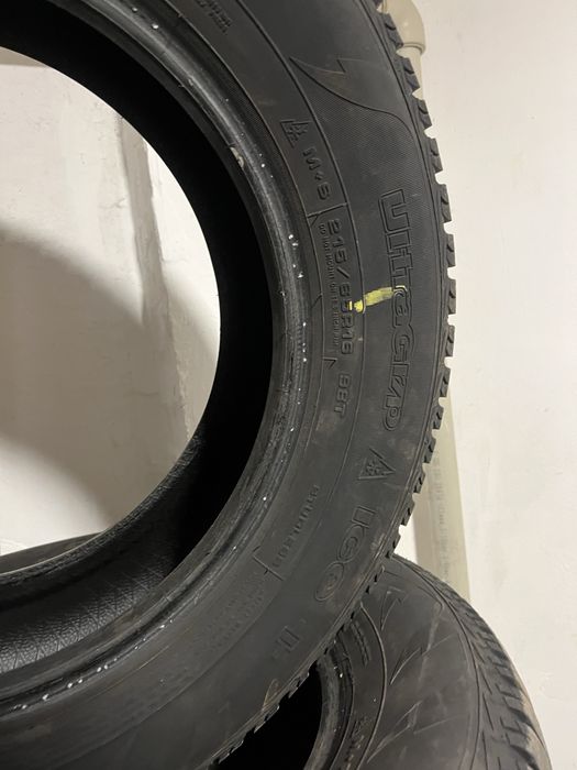 Продам комплект Зима 215/65R16  маленький пробег без латок шишек